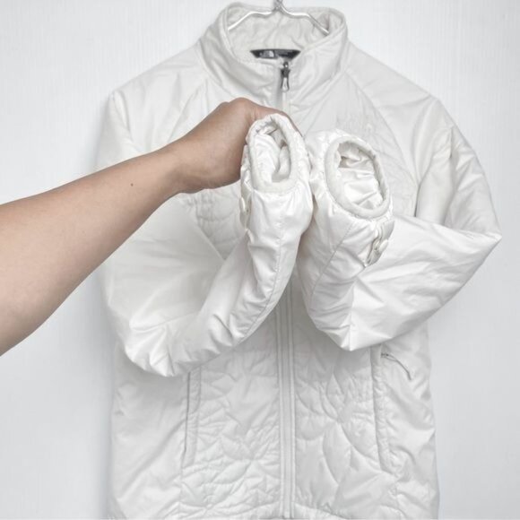 The North Face | White Quilted Puffer Jacket Small - Picture 5 of 8